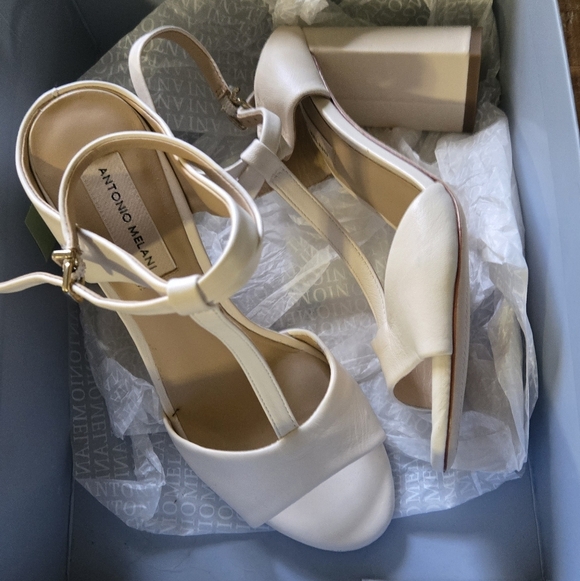 Shoes - Picture 6 of 7